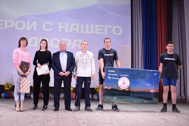 В селе Ирмень наградили местного спортсмена за победы на международной арене