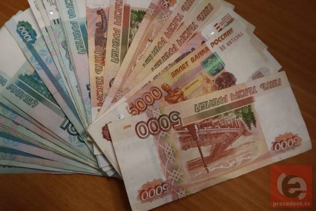 ДПС-ники и дружинник угрожали подбросить наркотики новосибирцу