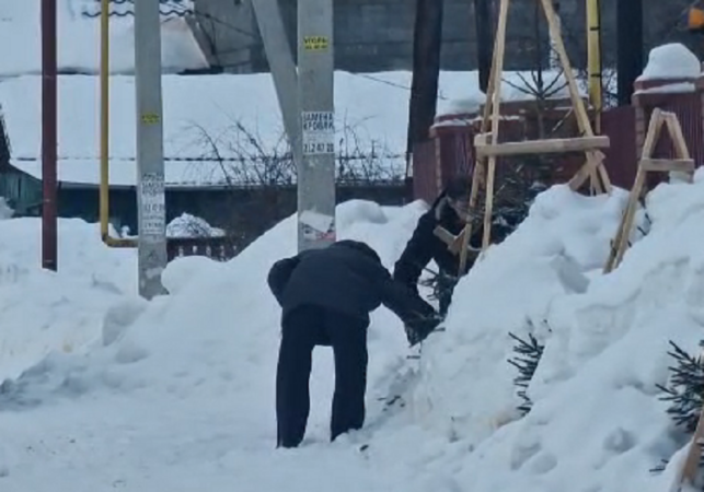 «На улице лежат наркотики»: жители Кыштовской в Новосибирске пытаются бороться с «закладчиками»