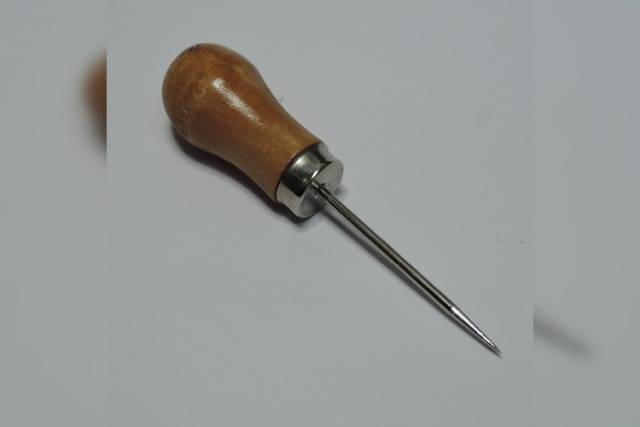 Под Новосибирском на 13 лет отправится в колонию многодетная мать за попытку убить девочку шилом