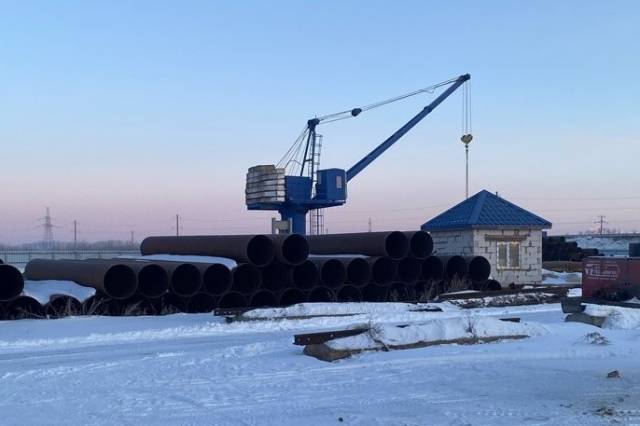 Под Новосибирском судебные приставы приостановили работу башенного крана