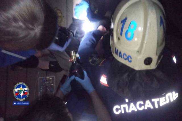 В Новосибирске автомобиль сорвался с домкрата и придавил своего владельца