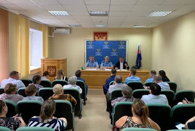 В Новосибирске прокуроры и городские власти встретились с жителями «Хилокского гетто»