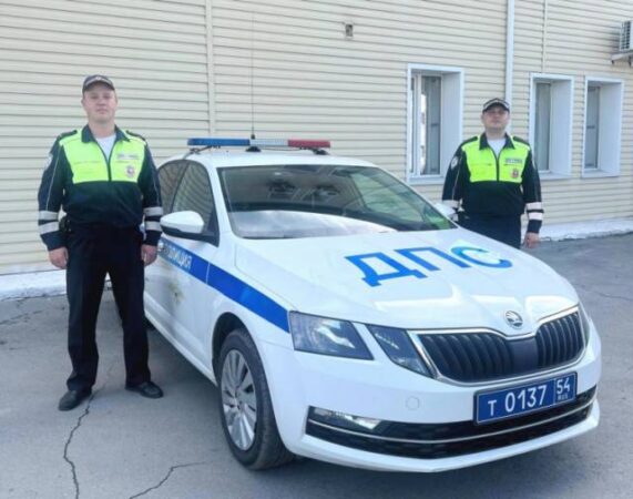 В Новосибирске сотрудники ГАИ помогли роженице доехать до роддома