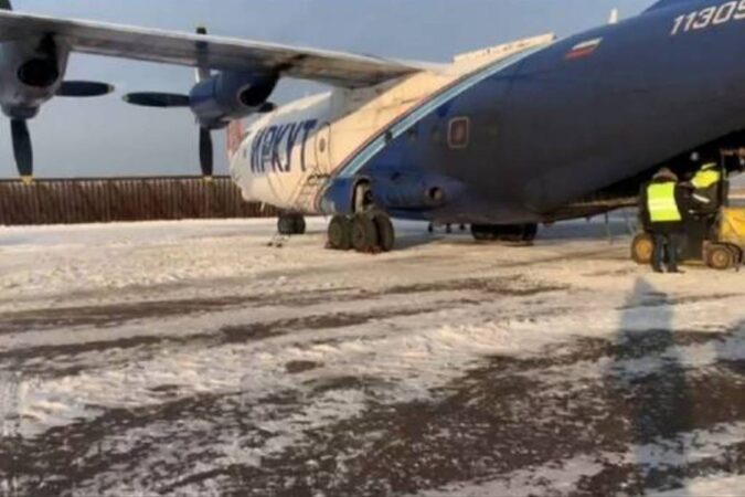 Экипаж Ан-12 наградили за аварийную посадку в Новосибирске