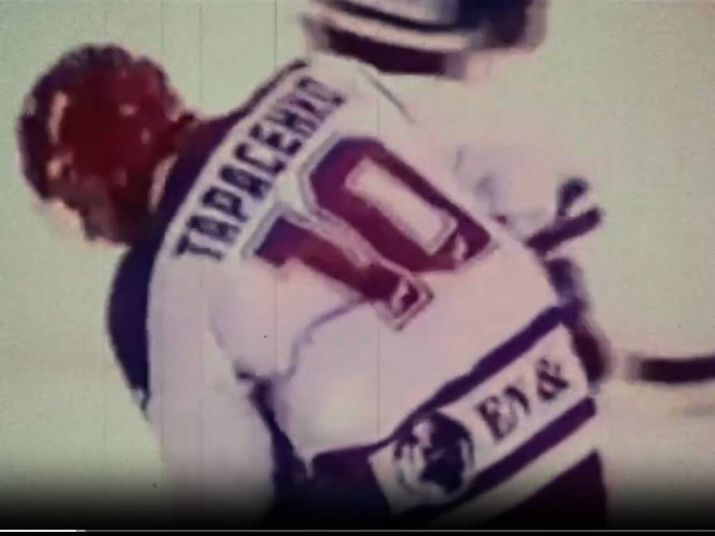 Сотни любителей хоккея пришли проститься с легендарным тренером Андреем Тарасенко