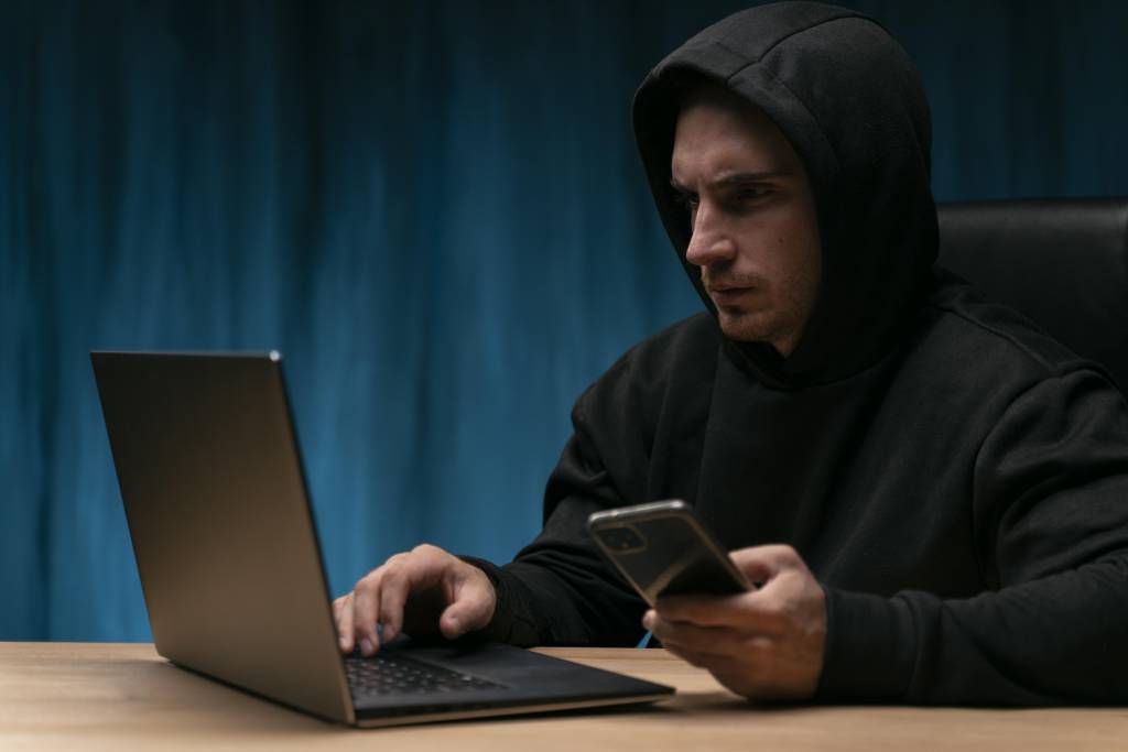 В Новосибирской области будут судить 22 фейковых сотрудников банков за групповое мошенничество