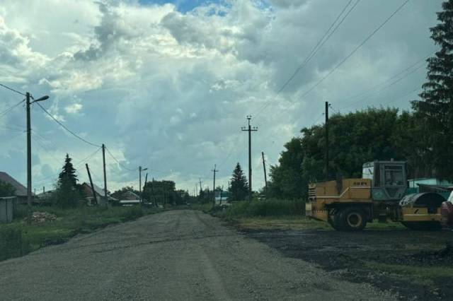 В посёлке под Новосибирском начали ремонтировать дорогу только после вмешательства прокуратуры