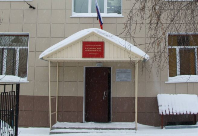 Суд в Новосибирске рассмотрит дело пристава по обвинению во взятке