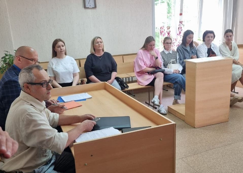 В Новосибирске начали судить сотрудников частного детсада по обвинению в истязании детей