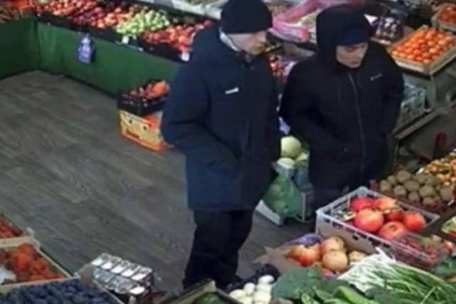 В Новосибирской области двое мужчин украли деньги из кассы магазина