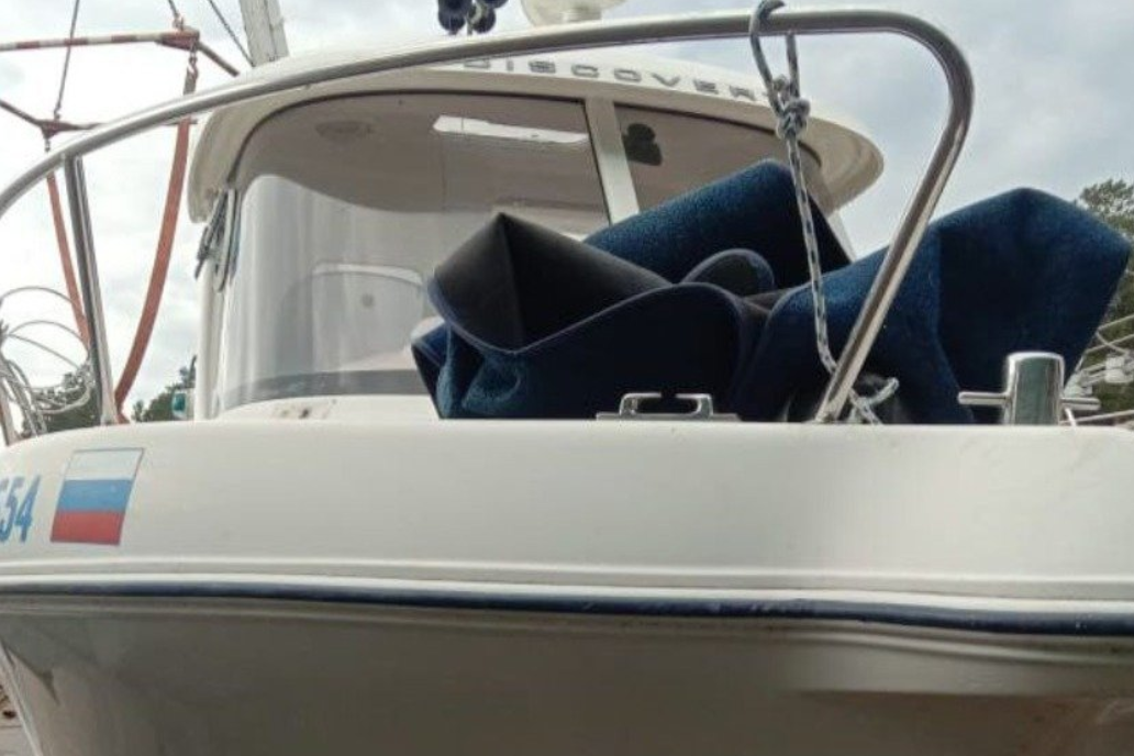 Под Новосибирском владелец катера получил травмы после столкновения с волнорезом