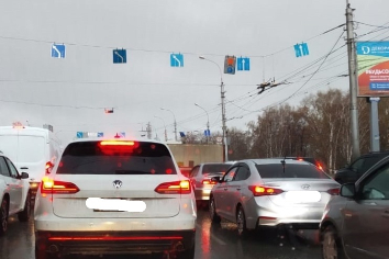 Сломанные светофоры парализовали движение в Новосибирске