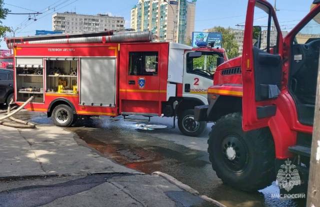 В Новосибирске 275 человек эвакуировались из горящего здания Инженерной геодезии