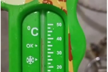 В Новосибирске на улице Невельского из холодных кранов течет кипяток