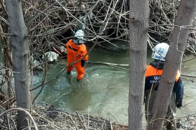 В Новосибирске спасатели устранили затор в русле реки 2-ая Ельцовка