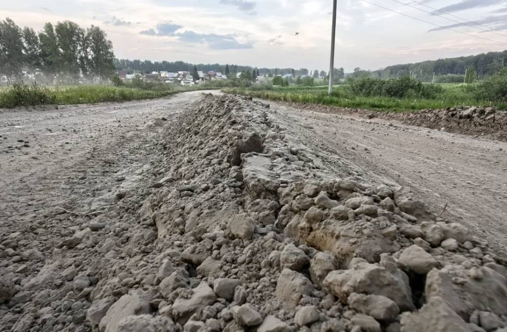 «Дорога уничтожена»: жители села под Новосибирском возмущены состоянием единственной дороги