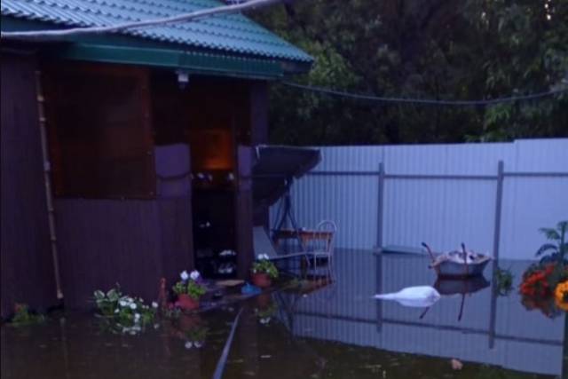 В новосибирской Первомайке продолжается потоп