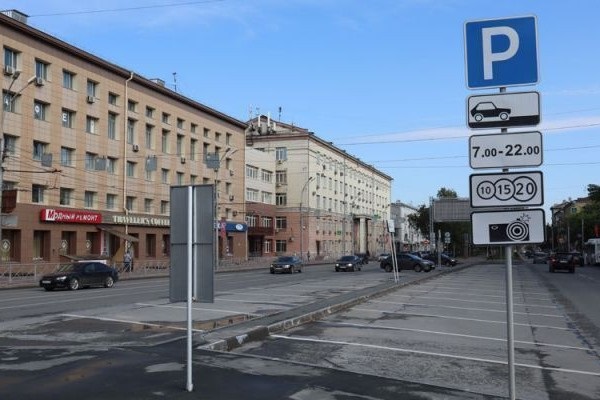 В центре Новосибирска временно запрещают ночную парковку