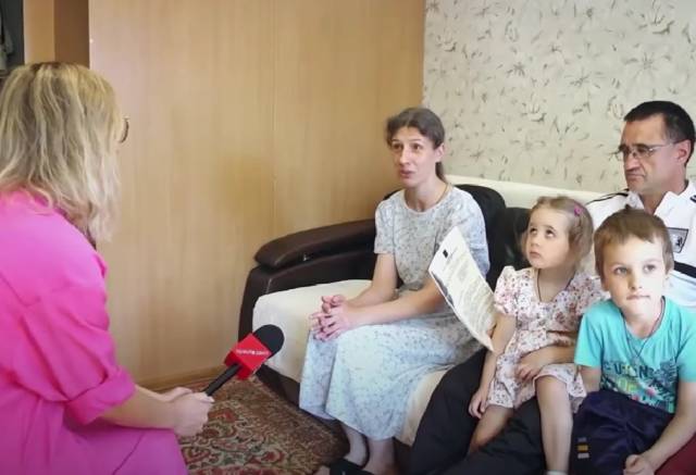 В Новосибирске многодетная семья отсудила право на получение детских пособий