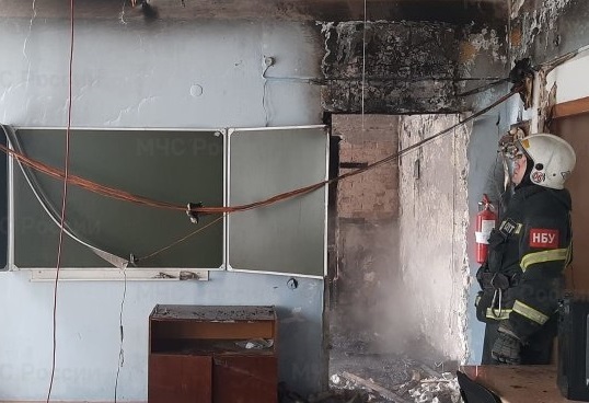 Причиной пожара в колледже информатики в Новосибирске мог стать  взрыв компьютера