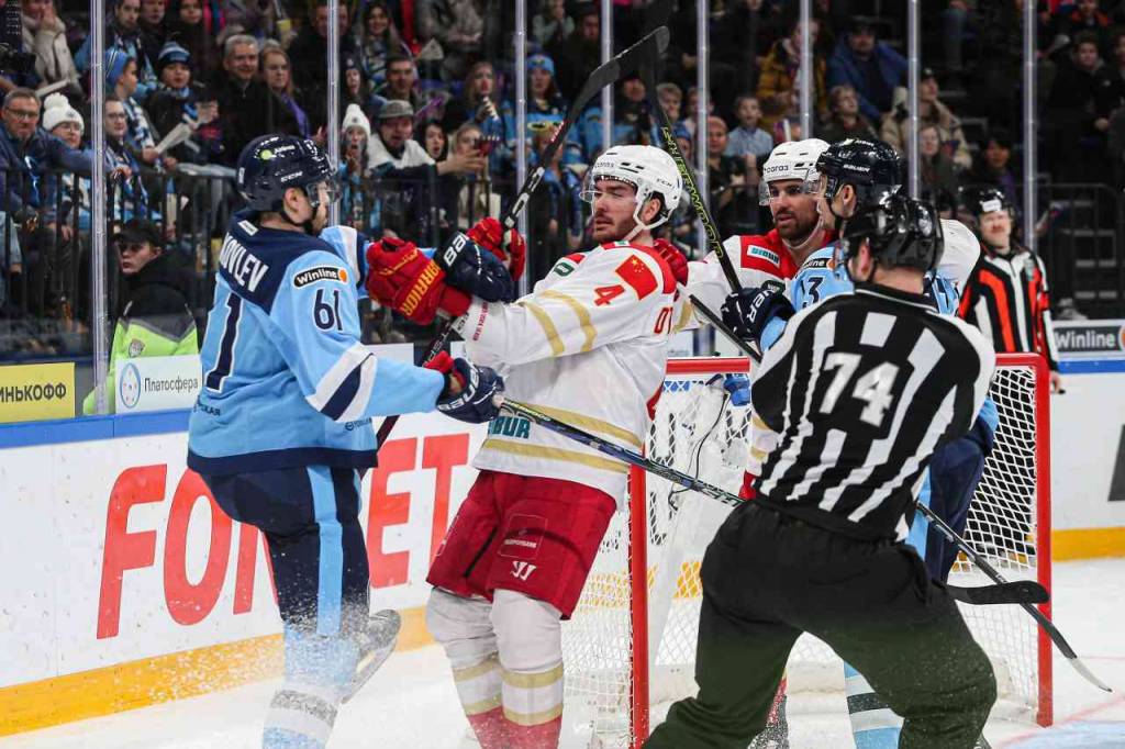 Дубль Пулккинена не спас «Куньлунь» от поражения в игре с ХК «Сибирь»