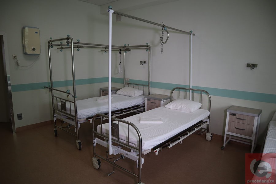 В больницах левого берега Новосибирска временно не принимают пациентов и не проводят операции из-за ЧП на теплотрассе