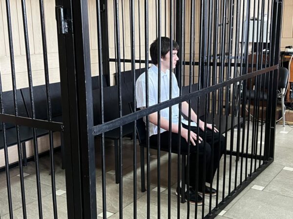 В Новосибирске судят студента колледжа за диверсии на РЖД