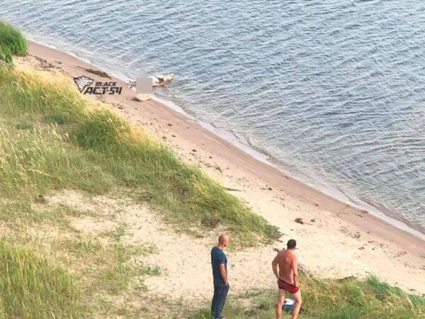 В Бердском заливе  перед элитным жилым комплексом обнаружили труп мужчины