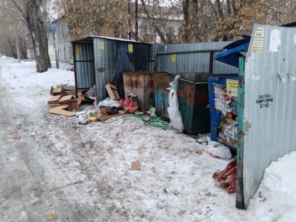 В Новосибирске прокуратура внесла мэру представление из-за грязи и мусора на улицах города