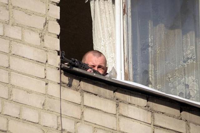 Новосибирец расстрелял с балкона шумную компанию