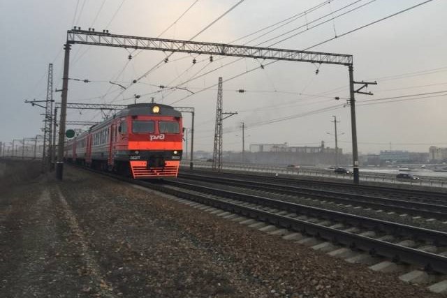 Электропоезд насмерть сбил мужчину в Новосибирске