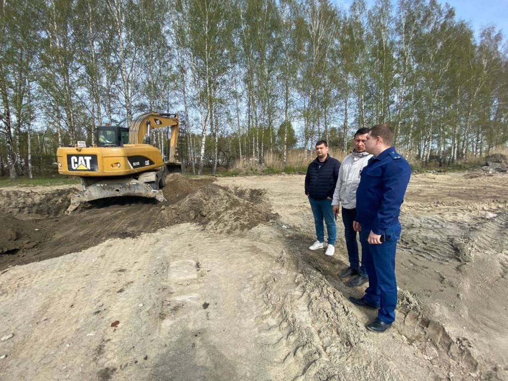 В Новосибирске прокуратура добилась ликвидации свалки после ремонта по БКД на улице Кедровой