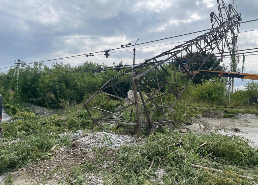 Уголовное дело возбуждено по факту обрушения опоры ЛЭП в Бердске