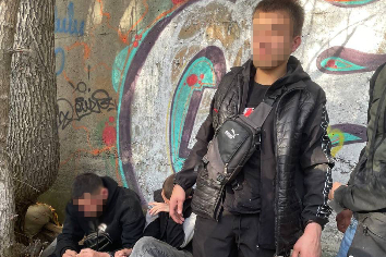 В Новосибирске грабители избили парня с косичкой и украли пиво