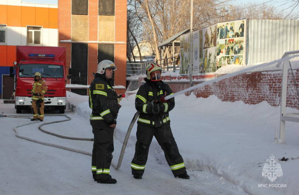 В Новосибирске три человека пострадали на пожаре в частном доме
