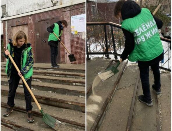В Новосибирске волонтеры очистили от наледи двор