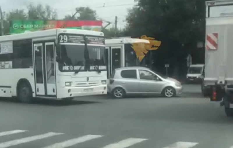 В Новосибирске парализовано движение трамваев из-за ДТП в Кировском районе