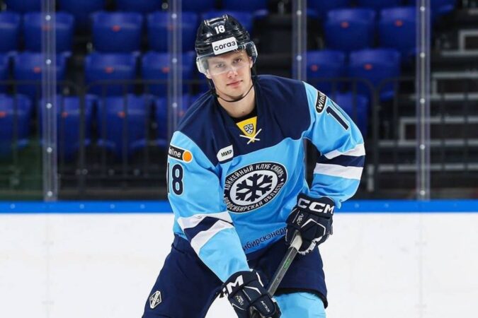 ХК «Сибирь» расторг контракт с нападающим Егором Спиридоновым