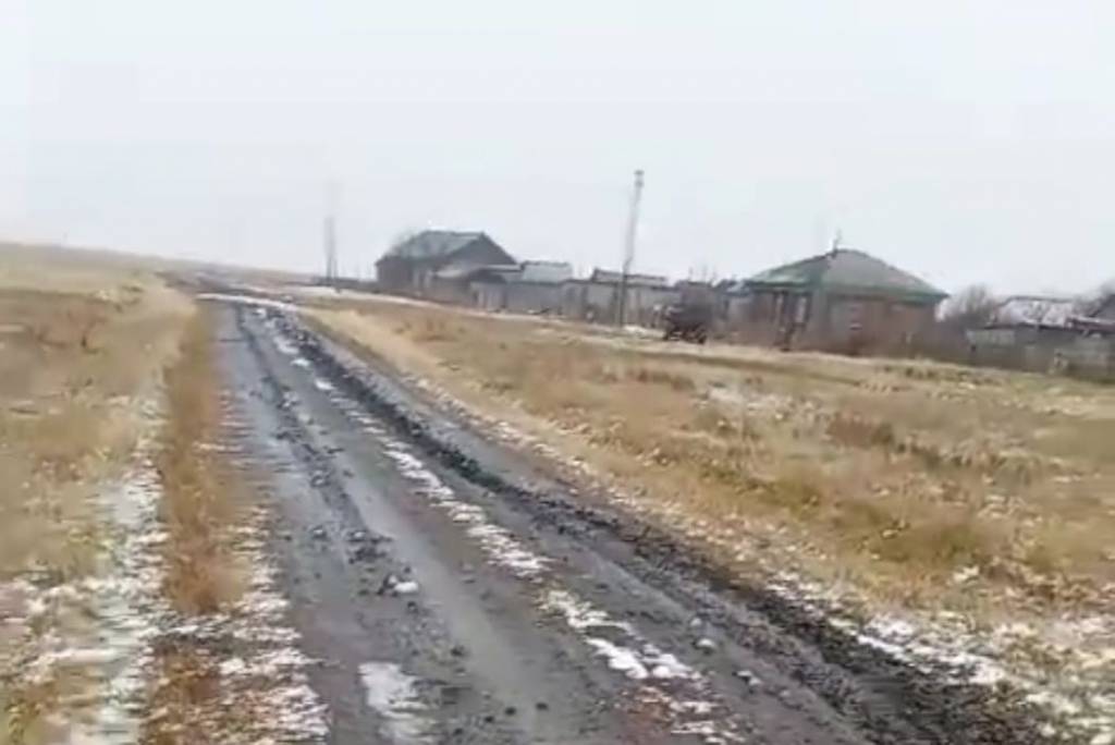 Жена участника СВО из Новосибирской области пожаловалась на сельсовет из-за плохой дороги