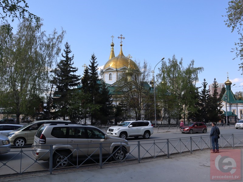 В Новосибирске на Пасху перекроют улицу Советскую и ограничат парковку у храмов