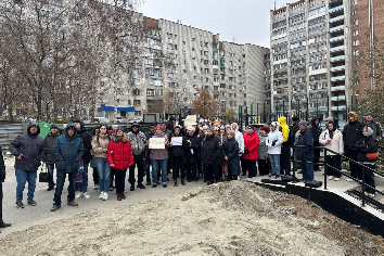 Жители новосибирской многоэтажки с лета живут без воды