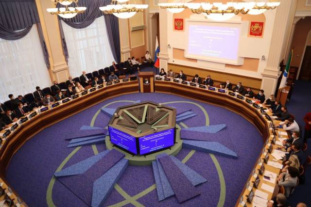 В Новосибирске округа бывших депутатов-иноагентов передали единороссам