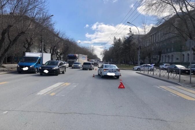В Новосибирске водитель иномарки сбил 10-летнего ребёнка на пешеходном переходе