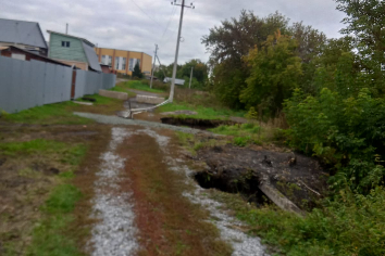 Улица новосибирского села уходит под воду из-за обрушения