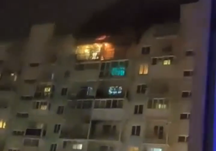 В Новосибирске в новогоднюю ночь из-за фейерверка загорелся балкон многоэтажки