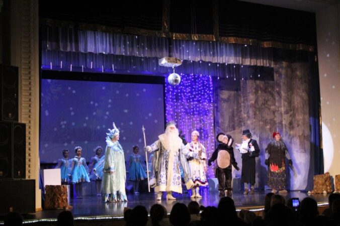 Праздничный концерт для детей участников СВО прошел в Новосибирске при поддержке «Единой России»