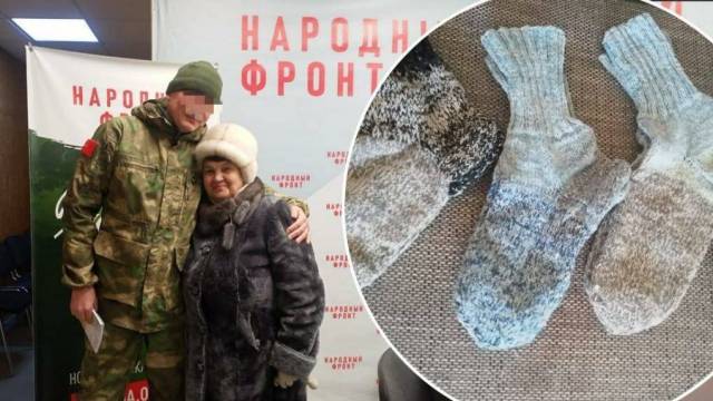 В Новосибирске 89-летняя бабушка и ее дочь вяжут носки для солдат на СВО