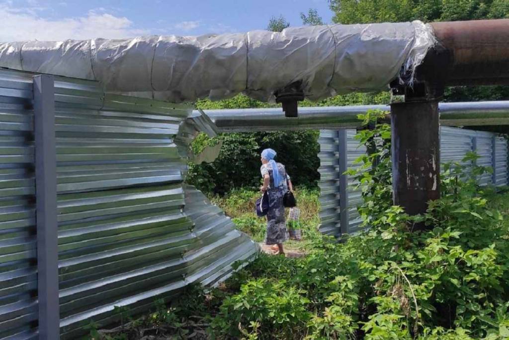 В Новосибирской области  вандалы сломали новый забор вокруг больницы