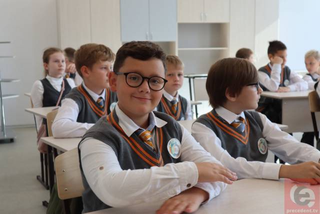 В Новосибирске в школе №215 ввели третью смену для первоклассников